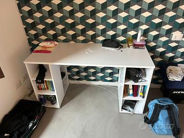Scrivania con sedia