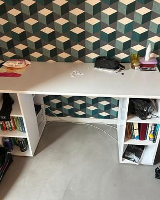 Scrivania con sedia