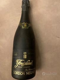Bottiglia Freixenet Cava Cordón Negro Brut 1974