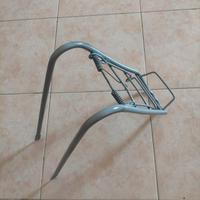 Porta pacchi bici posteriore.