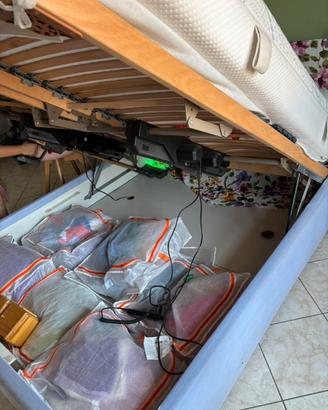 Letto contenitore con doghe motorizzate
