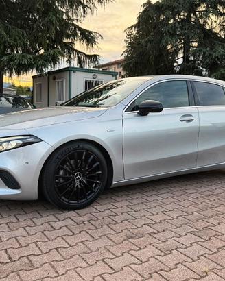 Mercedes-benz A 180 d Automatic Edition1 NAVIGA CR