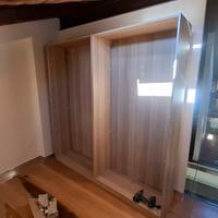 Parzialmente smontato Armadio