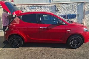 Lancia ypsilon ibrida