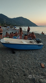 Barca trimarano con 6 CV 2022