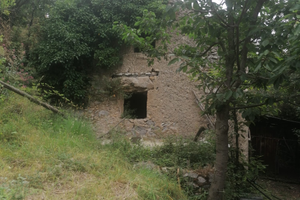 Rudere di 80 mq piu terreno 10000