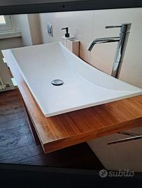 Lavabo con mobile.