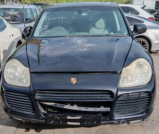 Porsche cayenne turbo prima serie per ricambi (2a)