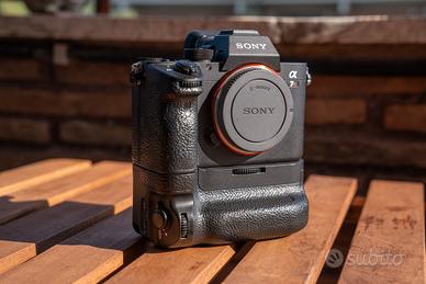 Sony Alpha 7RIII con Impugnatura verticale Sony