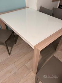 Tavolo da cucina allungabile  con sedie