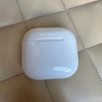 Airpods 4 con cancellazione attiva del rumore