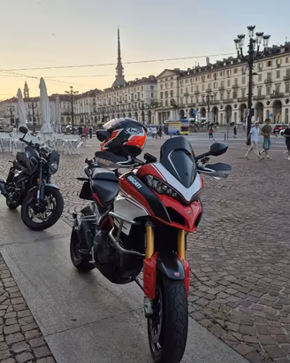 Ducati Multistrada 1200 Pikes Peak con tris borse