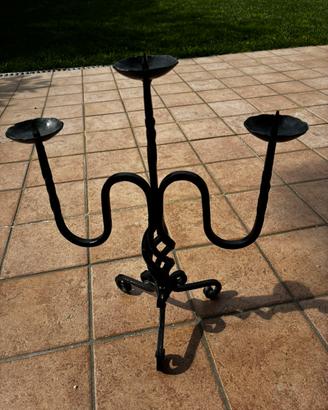 Candelabro in ferro battuto