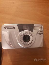 Macchina fotografica a pellicola Yashica 