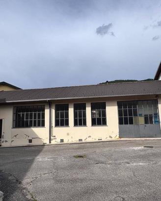 Immobile di 200 m² con 1 locale a Canzo