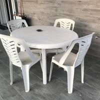 Tavolo da giardino +. 4 sedie