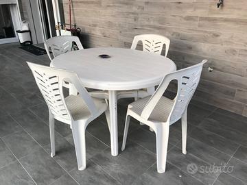 Tavolo da giardino +. 4 sedie