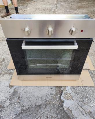 Forno Indesit 60cm da incasso come nuovo