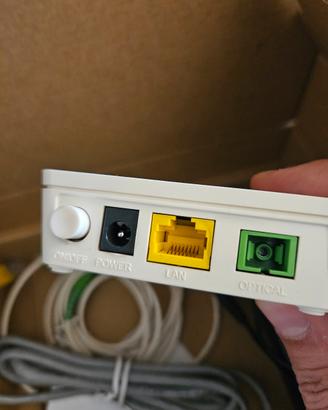 huawei router fibra ottica con cavi