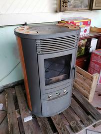 stufa a pellet IRIS EDILKAMIN funzionante