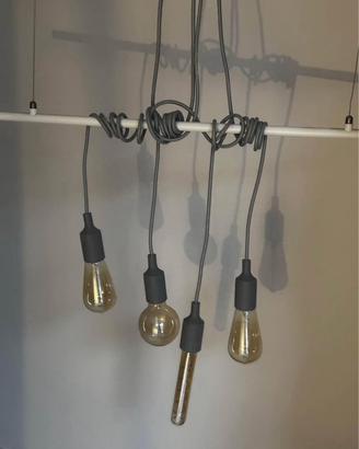 Lampadario industrial bianco e grigio