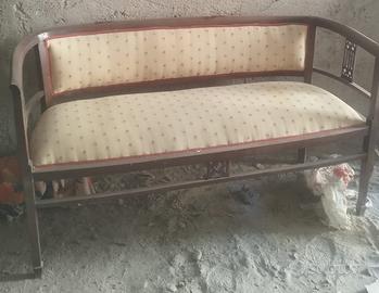 Divanetto in stile liberty