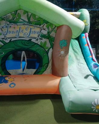Castello gonfiabile bambini esterno ed interno