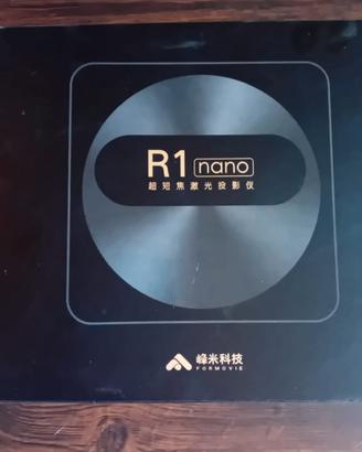 videoproiettore ust nano r1