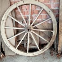 Grande ruota di carretto 