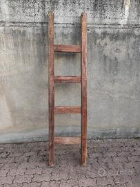 scala vintage in legno per arredamento