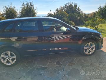 AUDI A 3 1.6 TDI Stronic 116 cv  automatico