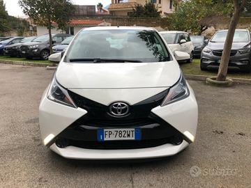 Toyota Aygo 1.0 VVT-i 69 CV 5 porte x-business MMT