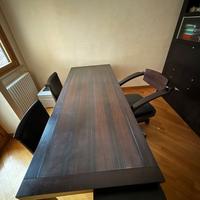 Tavolo e sedie Giorgetti design Massimo Scolari
