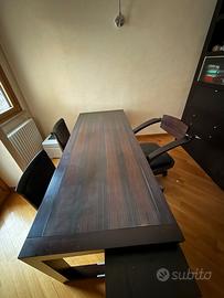 Tavolo e sedie Giorgetti design Massimo Scolari