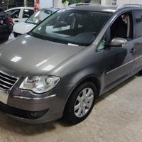 Volkswagen Touran 2.0 TDI DSG 7 POSTI