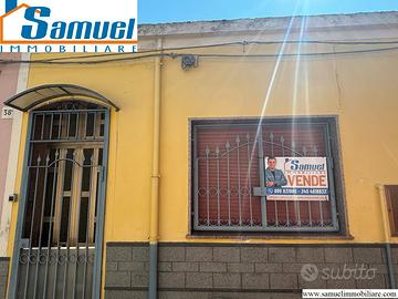 Riposto, indipendente vicino porto (CT)