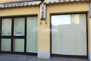 Negozio a San Martino in Rio Via Roma 1 locali