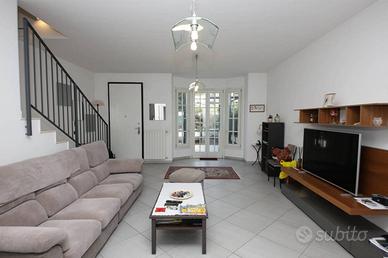 Villetta a schiera di 156 m² con 5 locali e box au
