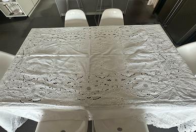 tovaglia da 12 in puro lino intagliata a mano