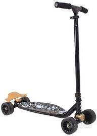 Monopattino a quattro ruote