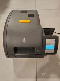 Stampante per card Zebra ZXP serie 9 con materiale