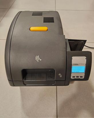 Stampante per card Zebra ZXP serie 9 con materiale
