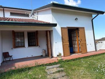 Villa di 200 m² con più di 5 locali e box auto dop