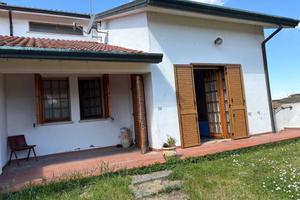 Villa di 200 m² con più di 5 locali e box auto dop