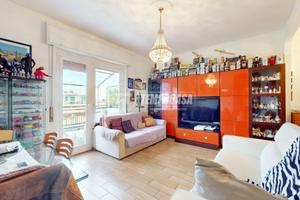 LUMINOSO TRILOCALE CON AMPIO TERRAZZO!!