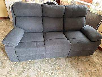 Divano con sedute reclinabili
