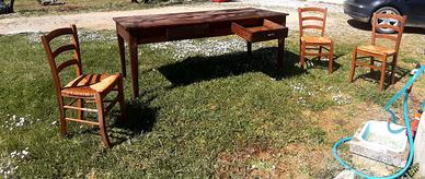 GRANDE TAVOLA  CON 3 SEDIE IN LEGNO PAGLIA 