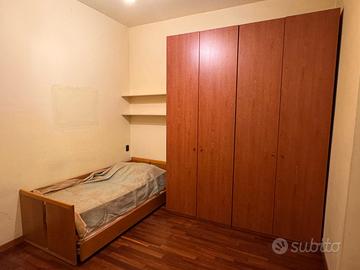 Armadio 4 ante + letto singolo in legno massiccio