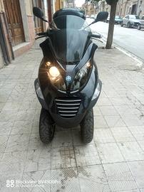 Piaggio scooter 3 ruote MP3 250 ie '07 ,13000 km