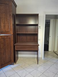 Mobile libreria in legno con scrittoio integrato